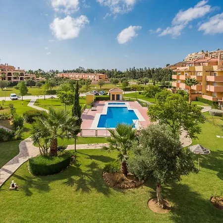 Wonderful 5 Minutes Flat Walk To The Centre Of *